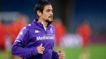 El ex defensor de River defiende la camiseta violeta de Fiorentina.