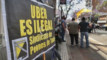 La iniciativa se aprobó en el marco de una disputa del municipio con Uber que intenta instalarse en la ciudad.