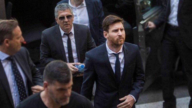 El padre de Lionel Messi desmintió que mantuviera negociaciones con PSG