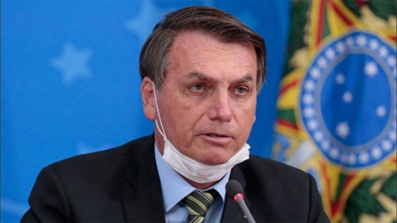 El hipo impedía a Bolsonaro modular bien al hablar.