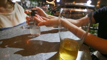 Para dueños de bares de Pichincha, en la pandemia creció el "paga dios".