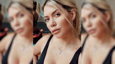 "Como una sirena", escribió Wanda Nara en francés.