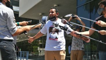 Germán, hermano de David Campos, y su emoción luego de la lectura de las condenas a los policías.