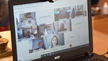 El acuerdo lo firmaron el intendente Javkin y otros siete mandatarios comunales con la Nación.