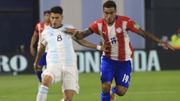 Tras el rodillazo, Palacios tuvo que abandonar con gran dificultad el campo de juego.