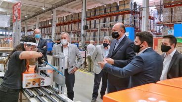 Perotti en su visita a la empresa este viernes.