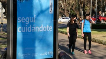 El pico en casos por edades y género se da en mujeres de 30 a 44 años (unas 10 mil).