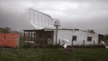 En total hubo tres casas que sufrieron daños estructurales y se quedaron sin techo.