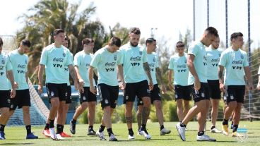 La selección Argentina entrenó en Ezeiza. Espera una señal de Conmebol.