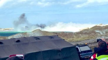 Un grupo de isleños realizó el conteo regresivo antes de que se detonara.