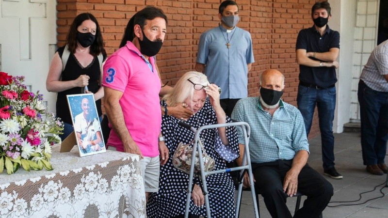 El pedido de justicia este lunes al mediodía en el colegio Boneo.