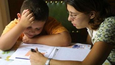 Madres y padres debieron organizarse para acompañar a sus hijos e hijas en la continuidad de las tareas escolares.