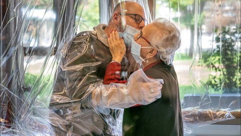 Un velo en plástico transparente asegura la imposibilidad de la contaminación.