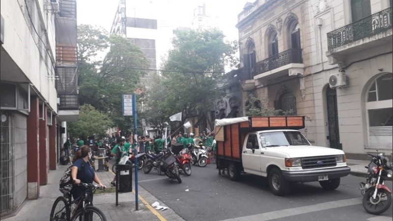 La caravana este martes por el centro de la ciudad.