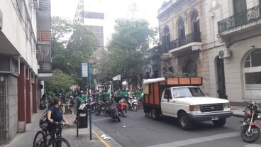 La caravana este martes por el centro de la ciudad.