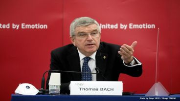 El presidente del Comité Olímpico Internacional está de visita en Tokio, sede de los próximos Juegos.