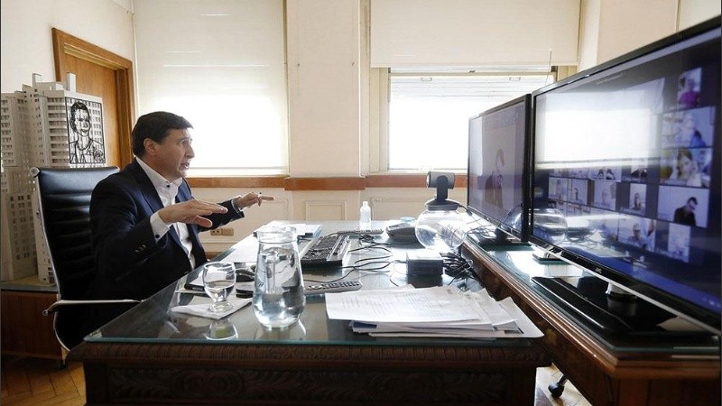 Arroyo oficializó también el refuerzo de la asistencia alimentaria por intermedio de la tarjeta Alimentar.