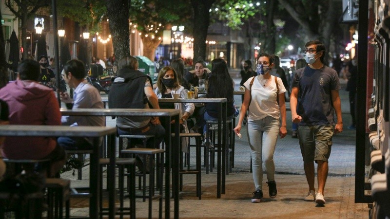 Los bares de Pichincha sacan sus mesas afuera por la pandemia