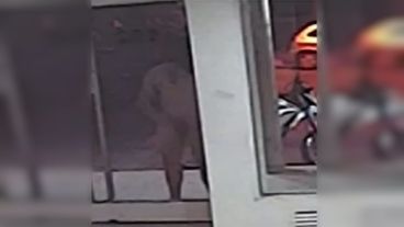 La imagen del exhibicionista este viernes pasadas las 23.