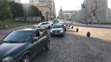 La caravana de enfermeras y enfermeros rosarinos por el Día de la Enfermería.
