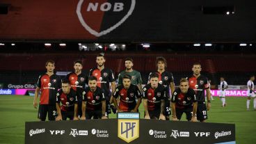 La lepra tuvo un bajo rendimiento de sus individualidades, pero Maxi Rodríguez hizo historia.