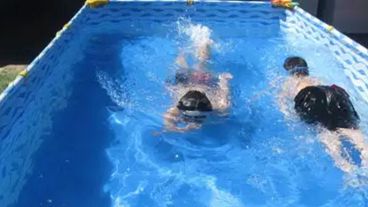 Muchos rosarinos armaron su propia pileta en medio de la pandemia.