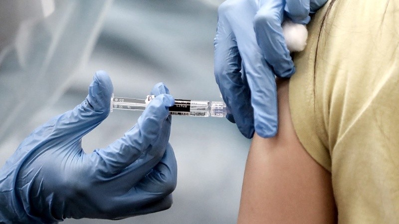 La tasa de eficacia de la vacuna está por encima del 95%.