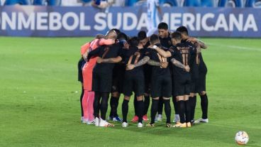 El Rojo, vestido de negro, viene de clasificar en Tucumán.