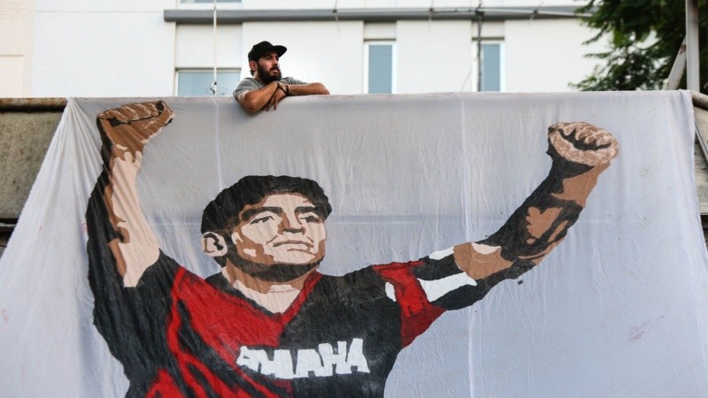 El último paso de Maradona por Rosario: con hinchas de Newell's en el hotel  y partido en el Gigante | Rosario3