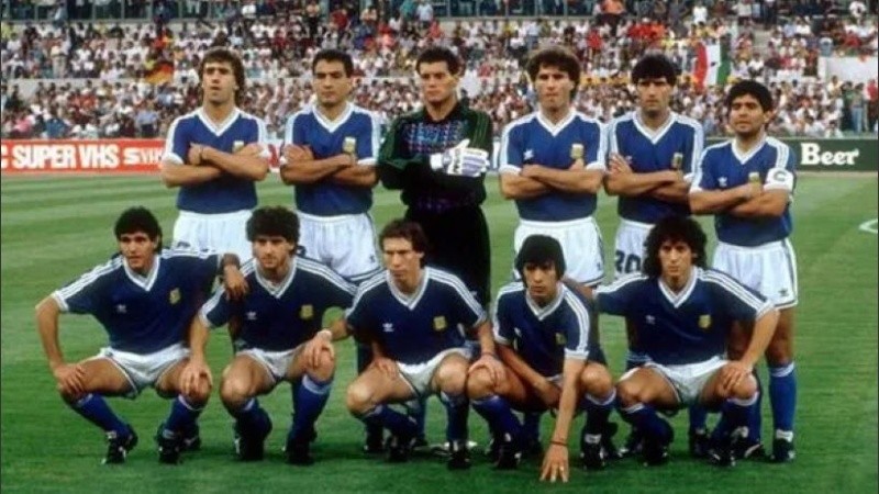 Argentina en el Mundial 90: Sensini abajo en el medio y arriba, el capitán.