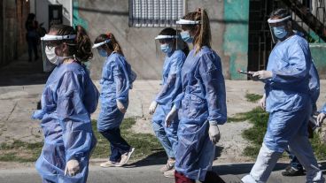 Los barbijos y los testeos seguirán durante buena parte de 2021 pese a las vacunas.