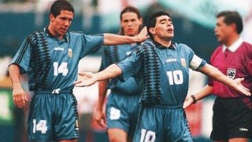 El Cholo Simeone y Diego Maradona compartieron el mediocampo en el Mundial 94.