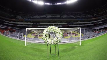 El homenaje del estadio Azteca a Diego.