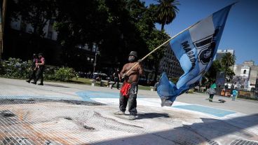 Las imágenes que recorren el mundo: el dolor del pueblo futbolero.