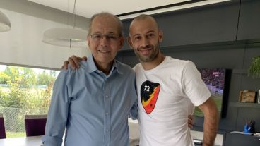 Una de las últimas apariciones públicas de Sabella, en la presentación de Mascherano.