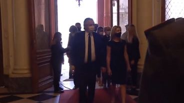 Ingreso del primer mandatario y su mujer Fabiola Yañez a la Casa Rosada.