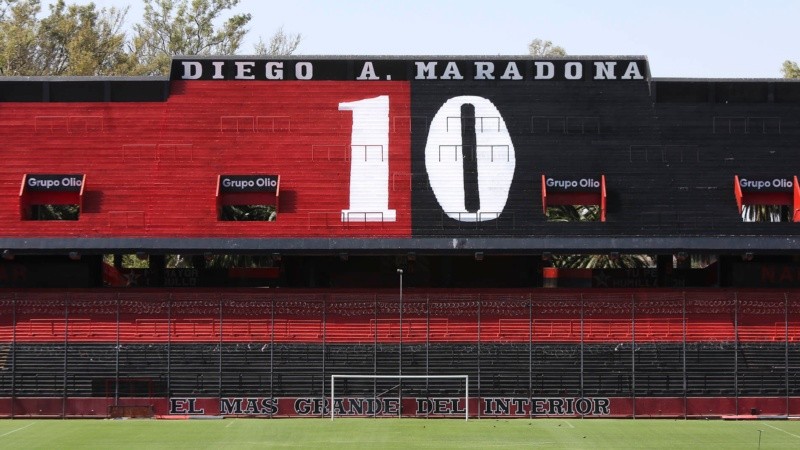 El Diez pintado en la tribuna. 