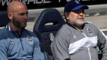 El Gallego se fue con el otro ayudante, Adrián González.