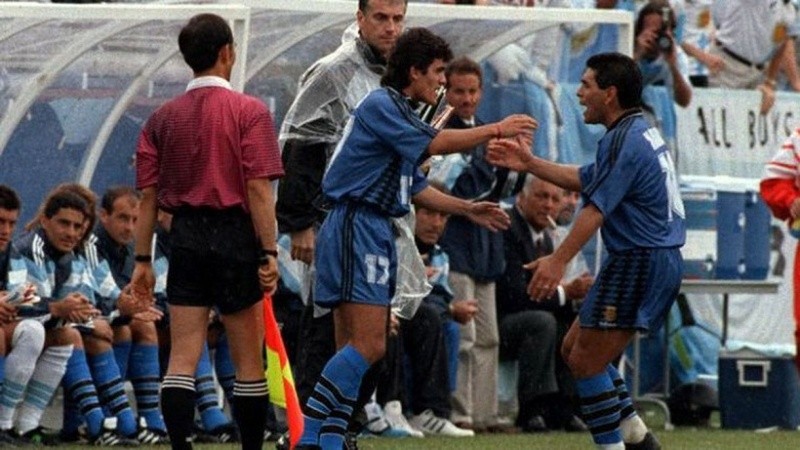 Ariel Ortega entró por Diego en los minutos finales del Argentina-Grecia de USA 94.