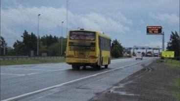 El transporte interubano volvió a circular desde este domingo.