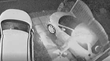 El hecho quedó grabado gracias a cámaras de seguridad.