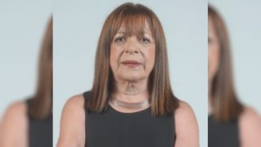 Egresada de la Universidad de La Plata, Mona Moncalvillo ingresó en 1979 a la Revista Humor, donde realizó entrevistas durante 14 años.
