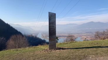 El monolito de Rumania está cubierto con un patrón.