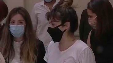 Las hijas de Diego Maradona durante el sepelio de su padre.