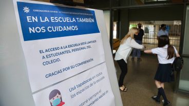 La actividad presencial regresó este martes a unas 70 escuelas de Rosario.