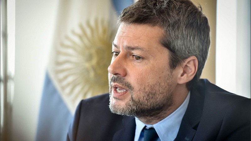 El ministro Lammens se mostró preocupado tras el escándalo por mensajes racismos de integrantes de Los Pumas.