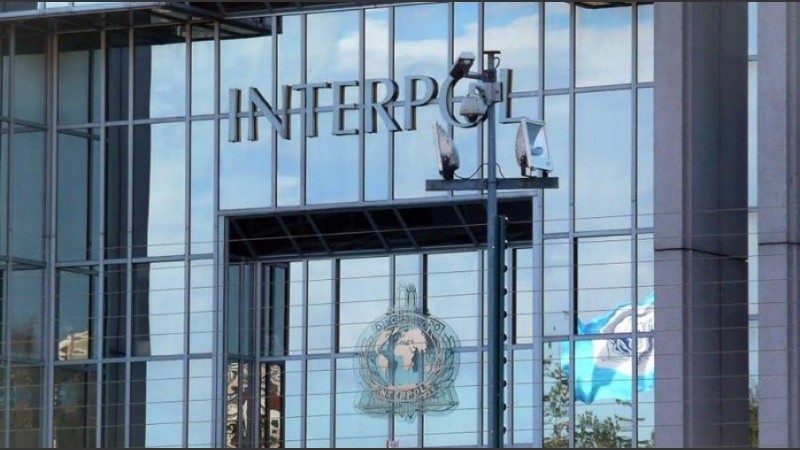 Interpol llamó también a la vigilancia contra el riesgo de circulación de falsos test de detección.
