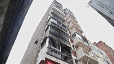 Revuelo en barrio Martin por el incendio en un departamento.