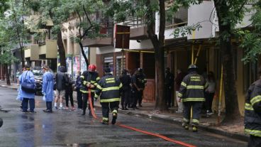 Revuelo en barrio Martin por el incendio en un departamento.