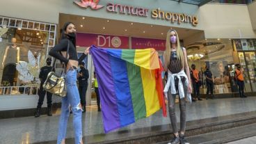 La convocatoria tuvo lugar en la entrada de un shopping ubicado en San Salvador.